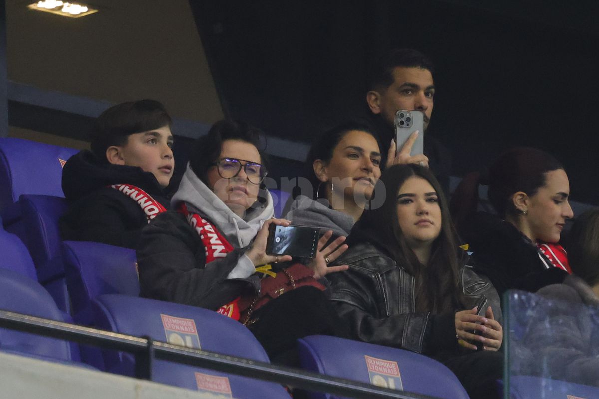 Fiica-fotomodel a lui Elias Charalambous a atras atenția în tribune la Lyon - FCSB