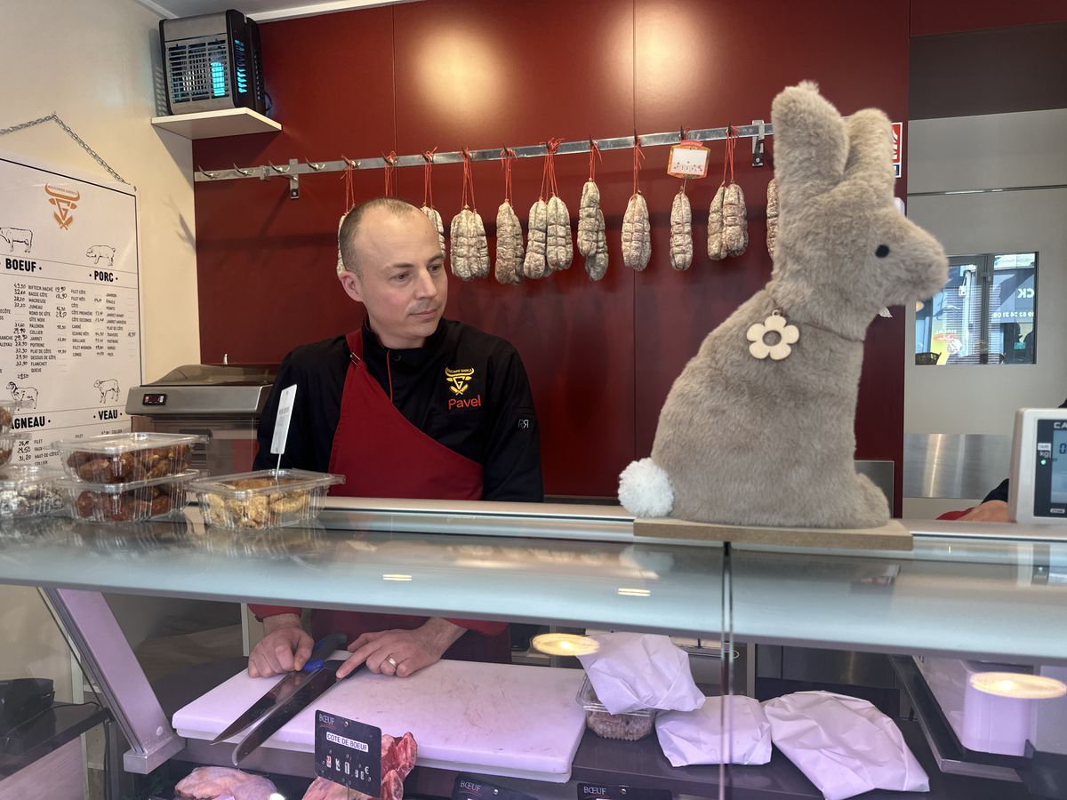 „E o libertate aparte aici, dar suntem cu gândul și la România” » La doi pași de Lyon, doi români și-au deschis afacerea care i-a dat gata pe francezi: „În perioadele bune, vindem și 100 kg. pe săptămână”