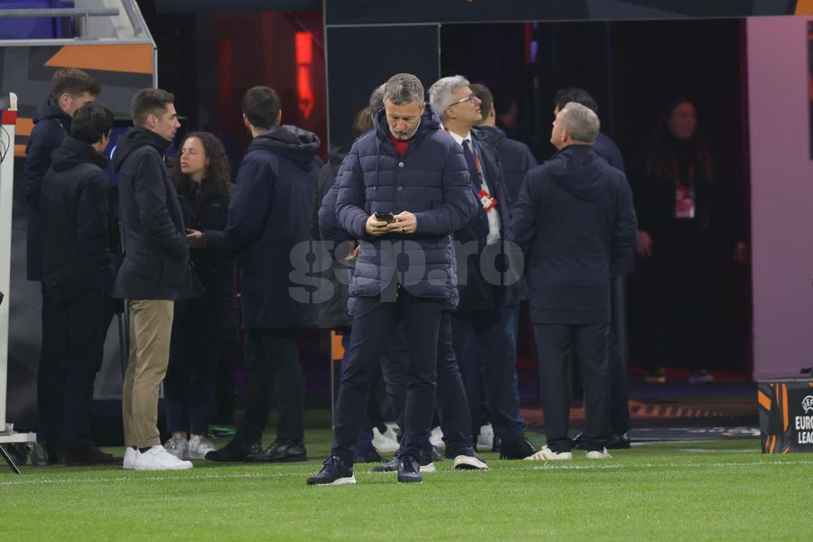 Mihai Stoica, la Lyon - FCSB / FOTO: Ionuț Iordache (GSP.ro) „Depunem petiție împotriva lui Mihai Stoica” » Președintele RomaJust desființează postarea oficialului FCSB și remarcă un detaliu ignorat: „Ați văzut acel apelativ?”