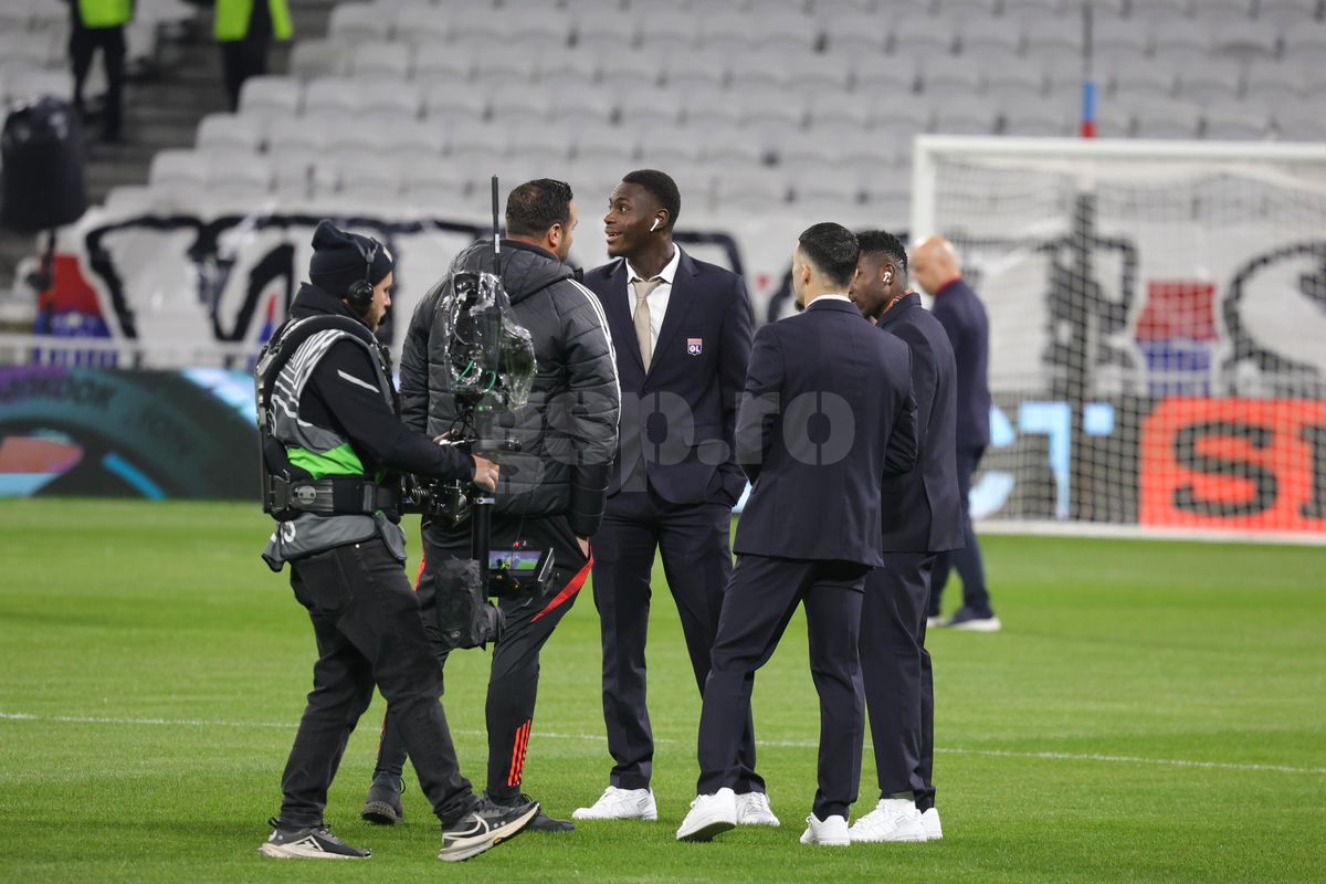 La unison! Cum au reacționat fotbaliștii campioanei FCSB când au pășit pe „Groupama Stadium”