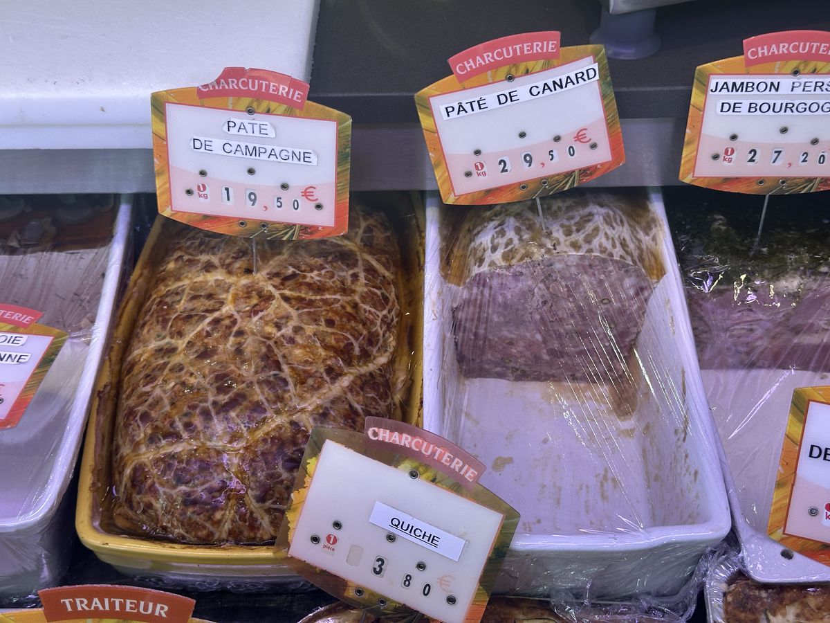 „E o libertate aparte aici, dar suntem cu gândul și la România” » La doi pași de Lyon, doi români și-au deschis afacerea care i-a dat gata pe francezi: „În perioadele bune, vindem și 100 kg. pe săptămână”