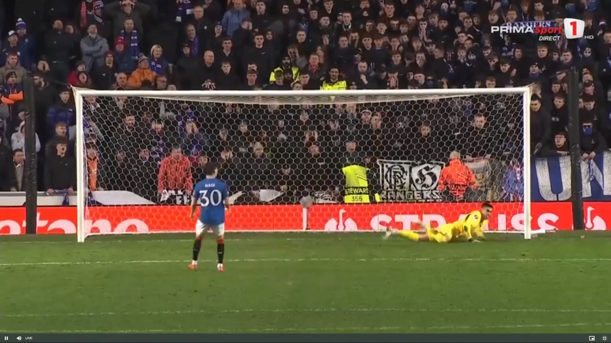 Corigent! Ianis Hagi, note de 3, 4 și 5 în presa internațională după penalty-ul ratat în Rangers - Fenerbahce