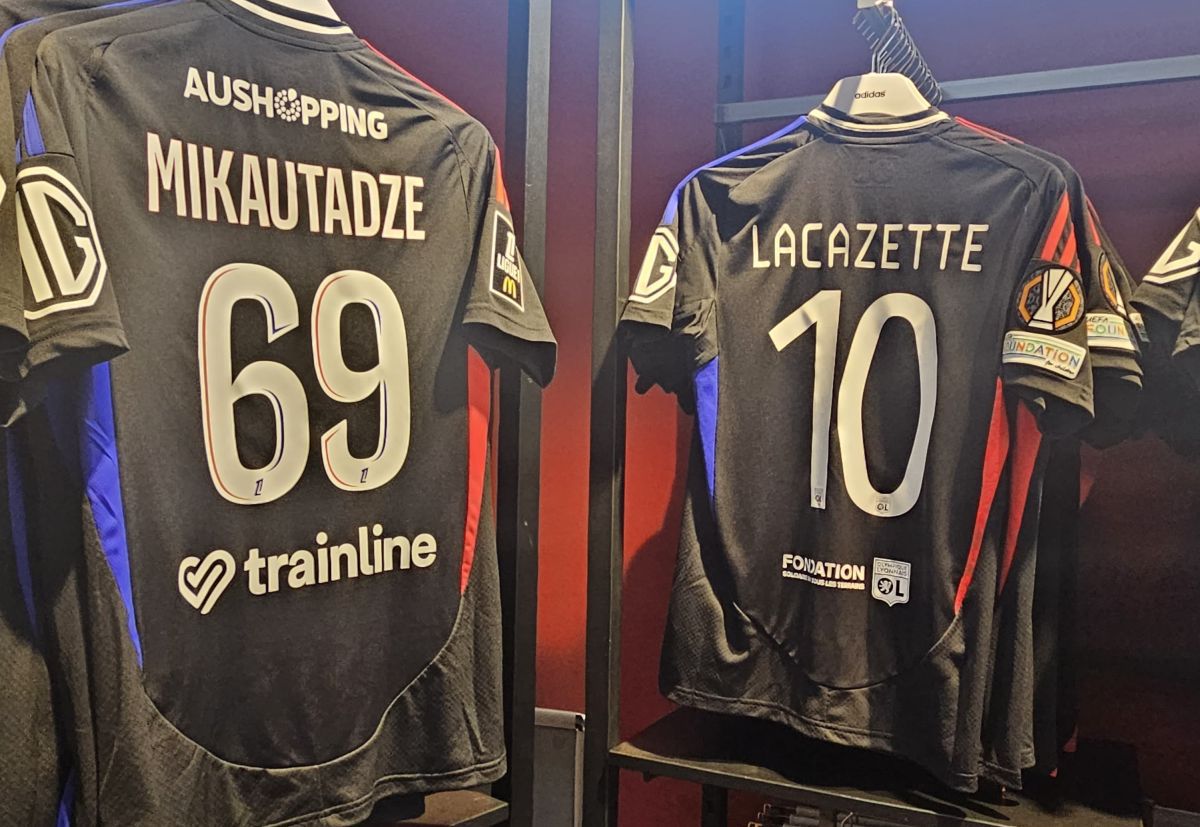 Poftiți în universul lui Olympique Lyon: incursiune din scoarță în scoarță în magazinul oficial al francezilor