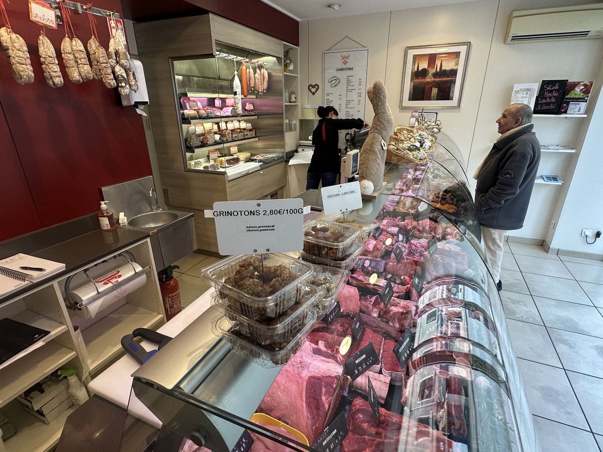 „E o libertate aparte aici, dar suntem cu gândul și la România” » La doi pași de Lyon, doi români și-au deschis afacerea care i-a dat gata pe francezi: „În perioadele bune, vindem și 100 kg. pe săptămână”