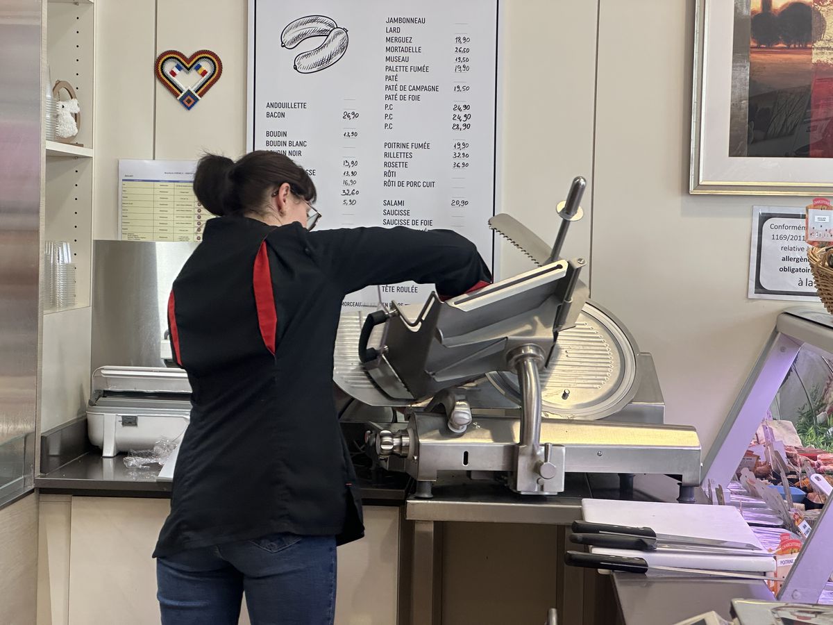 „E o libertate aparte aici, dar suntem cu gândul și la România” » La doi pași de Lyon, doi români și-au deschis afacerea care i-a dat gata pe francezi: „În perioadele bune, vindem și 100 kg. pe săptămână”