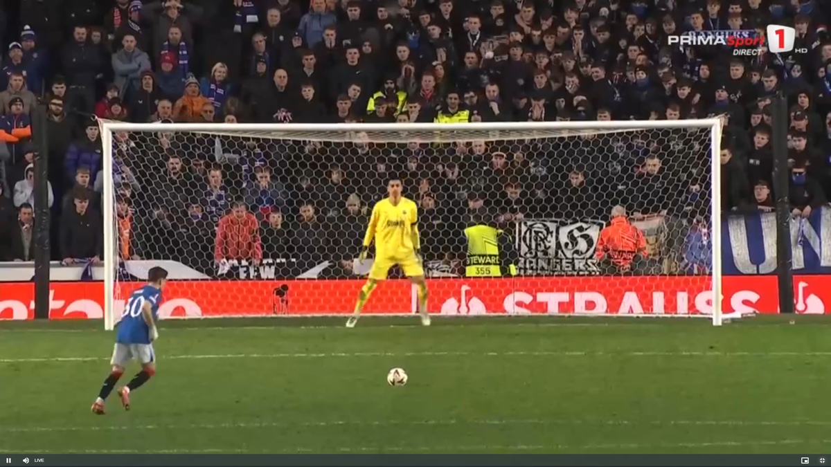Corigent! Ianis Hagi, note de 3, 4 și 5 în presa internațională după penalty-ul ratat în Rangers - Fenerbahce
