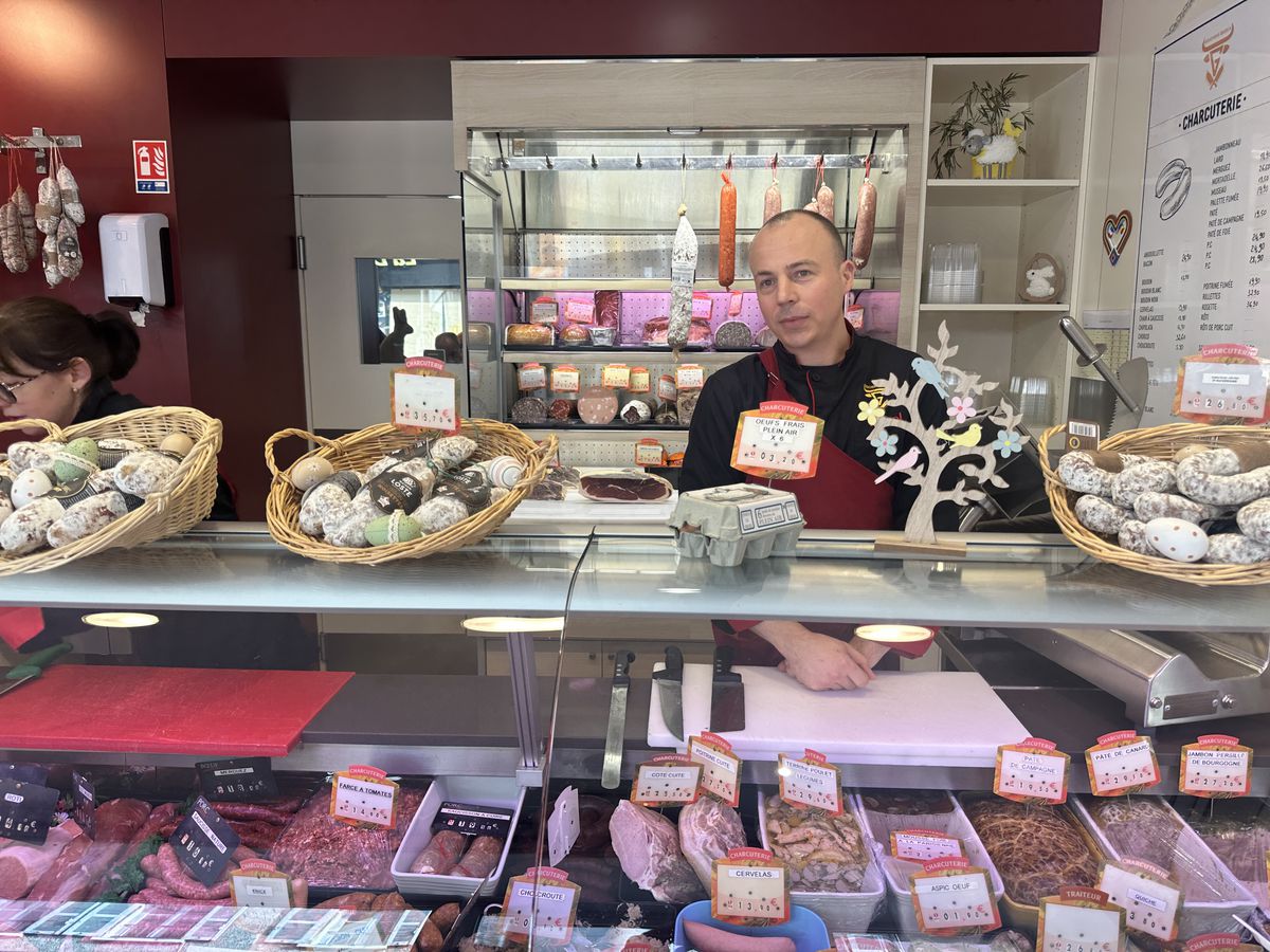 „E o libertate aparte aici, dar suntem cu gândul și la România” » La doi pași de Lyon, doi români și-au deschis afacerea care i-a dat gata pe francezi: „În perioadele bune, vindem și 100 kg. pe săptămână”