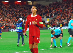 Replica lui Van Dijk, după ce a fost surprins discutând cu șefii lui PSG: „Dacă cineva spune că știe, minte cu nerușinare”