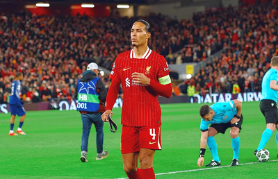 Replica lui Van Dijk, după ce a fost surprins discutând cu șefii lui PSG: „Dacă cineva spune că știe, minte cu nerușinare”