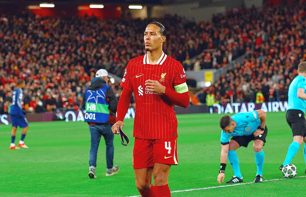 Replica lui Van Dijk, după ce a fost surprins discutând cu șefii lui PSG: „Dacă cineva spune că știe, minte cu nerușinare”