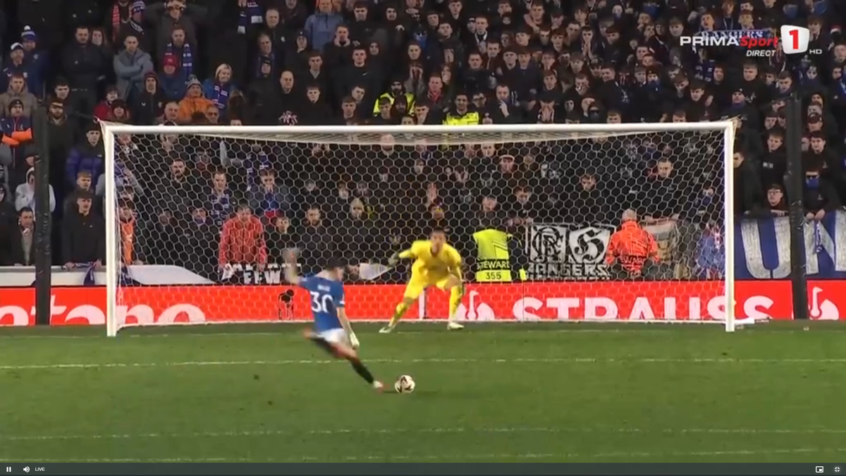 Corigent! Ianis Hagi, note de 3, 4 și 5 în presa internațională după penalty-ul ratat în Rangers - Fenerbahce