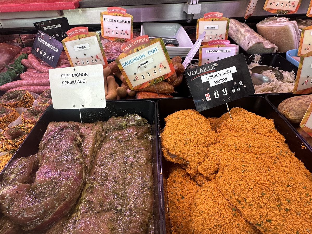 „E o libertate aparte aici, dar suntem cu gândul și la România” » La doi pași de Lyon, doi români și-au deschis afacerea care i-a dat gata pe francezi: „În perioadele bune, vindem și 100 kg. pe săptămână”