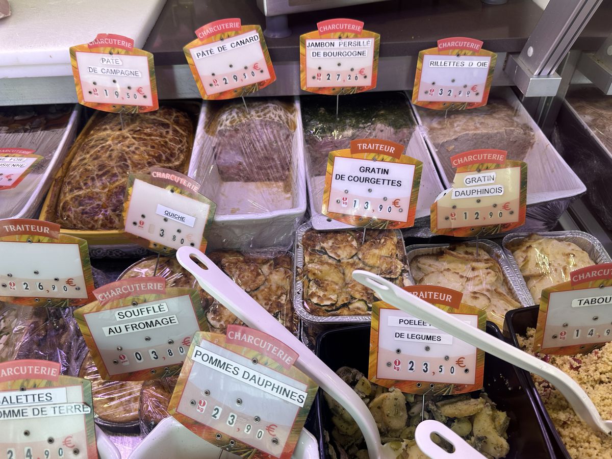 „E o libertate aparte aici, dar suntem cu gândul și la România” » La doi pași de Lyon, doi români și-au deschis afacerea care i-a dat gata pe francezi: „În perioadele bune, vindem și 100 kg. pe săptămână”