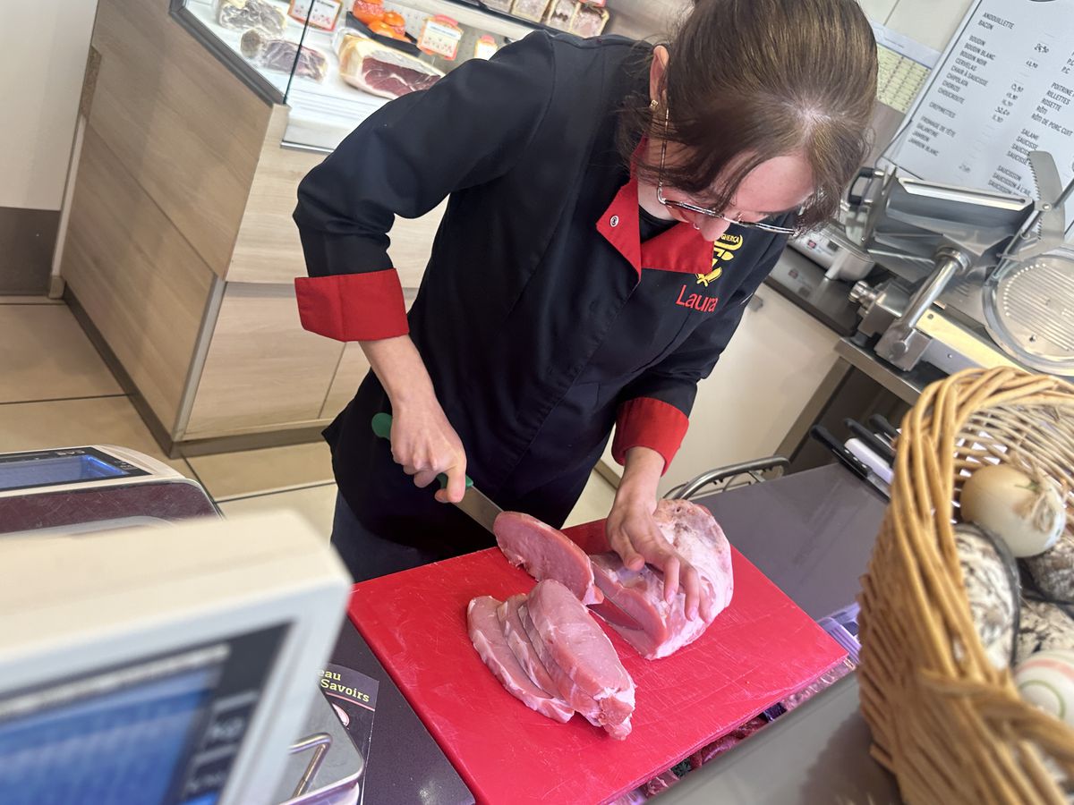 „E o libertate aparte aici, dar suntem cu gândul și la România” » La doi pași de Lyon, doi români și-au deschis afacerea care i-a dat gata pe francezi: „În perioadele bune, vindem și 100 kg. pe săptămână”