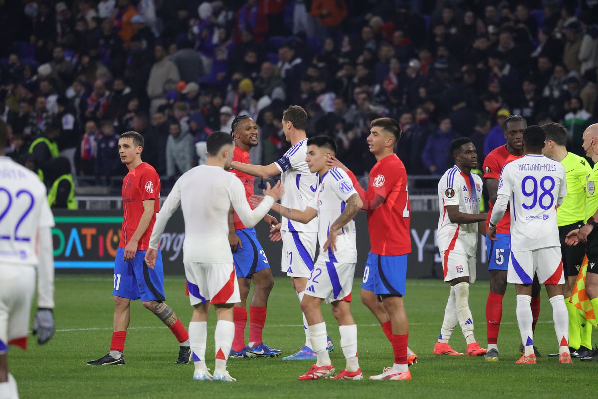 Nu s-a văzut la TV! Au început să cânte imnul național chiar în timpul meciului Lyon - FCSB! Scutierii au avut de furcă + cum se vinde berea pe stadion în Franța