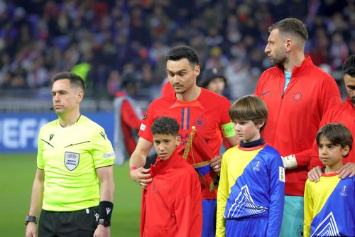 Gestul făcut de Adrian Șut, înainte de Lyon - FCSB, foto: Ionuț Iordache