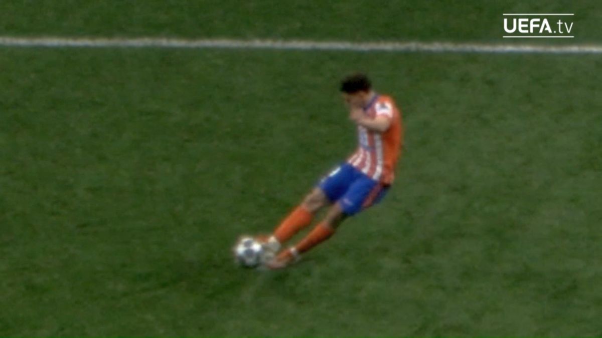 UEFA a publicat DOVADA VIDEO: Julian Alvarez a atins mingea cu ambele picioare!