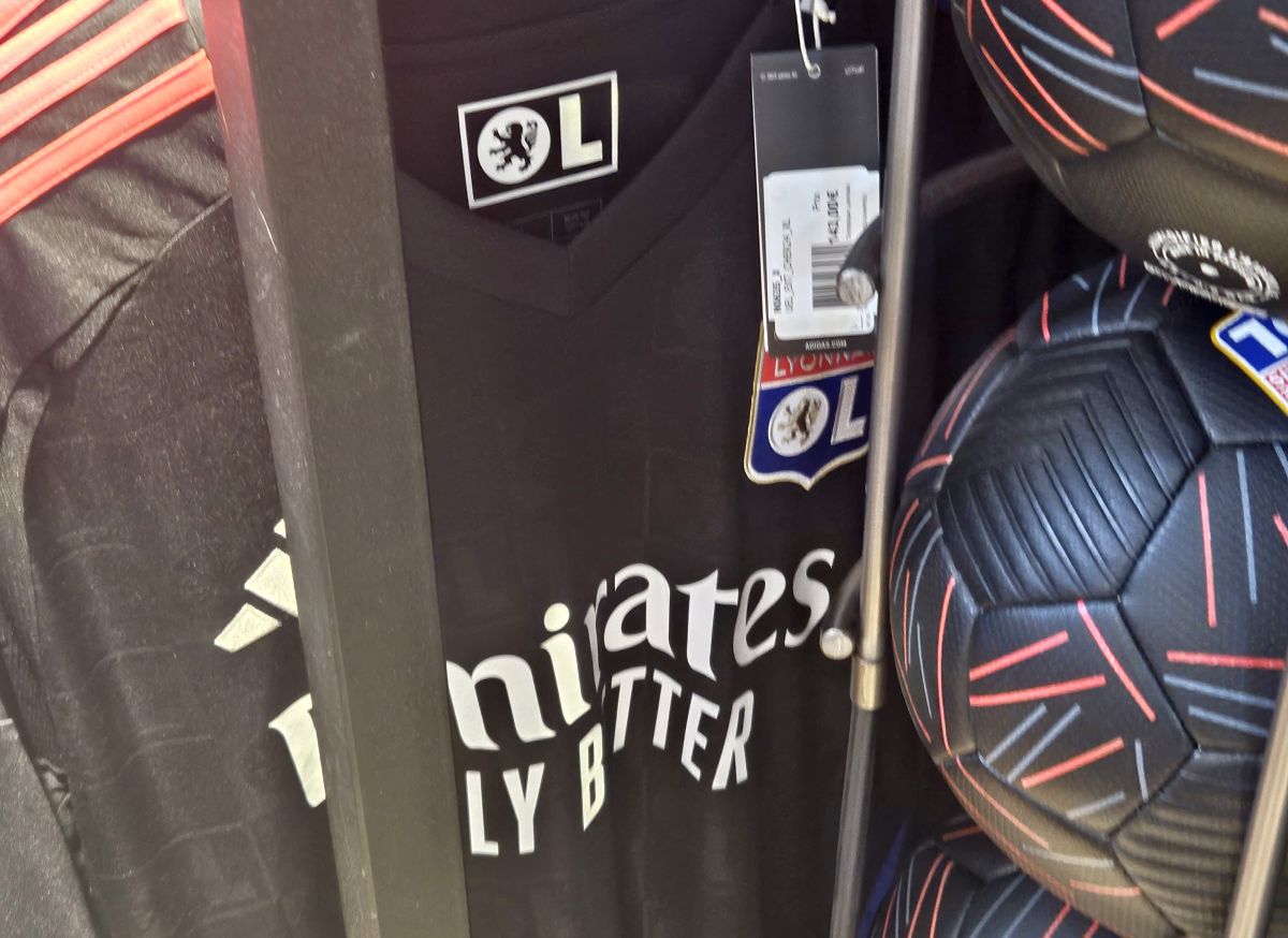 Poftiți în universul lui Olympique Lyon: incursiune din scoarță în scoarță în magazinul oficial al francezilor