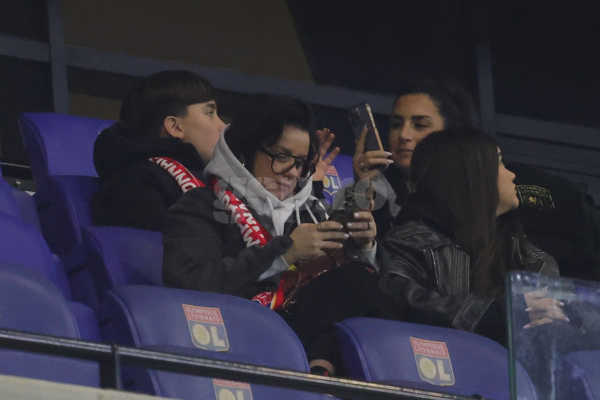 Fiica-fotomodel a lui Elias Charalambous a atras atenția în tribune la Lyon - FCSB