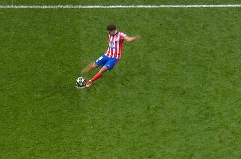 Julian Alvarez, în momentul executării penalty-ului