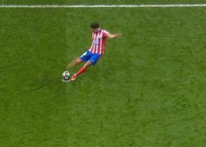 Cum a fost posibilă anularea penalty-ului controversat marcat de Alvarez la meciul Atletico - Real Madrid
