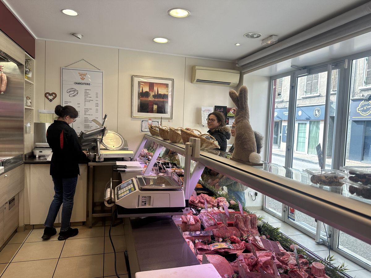 „E o libertate aparte aici, dar suntem cu gândul și la România” » La doi pași de Lyon, doi români și-au deschis afacerea care i-a dat gata pe francezi: „În perioadele bune, vindem și 100 kg. pe săptămână”