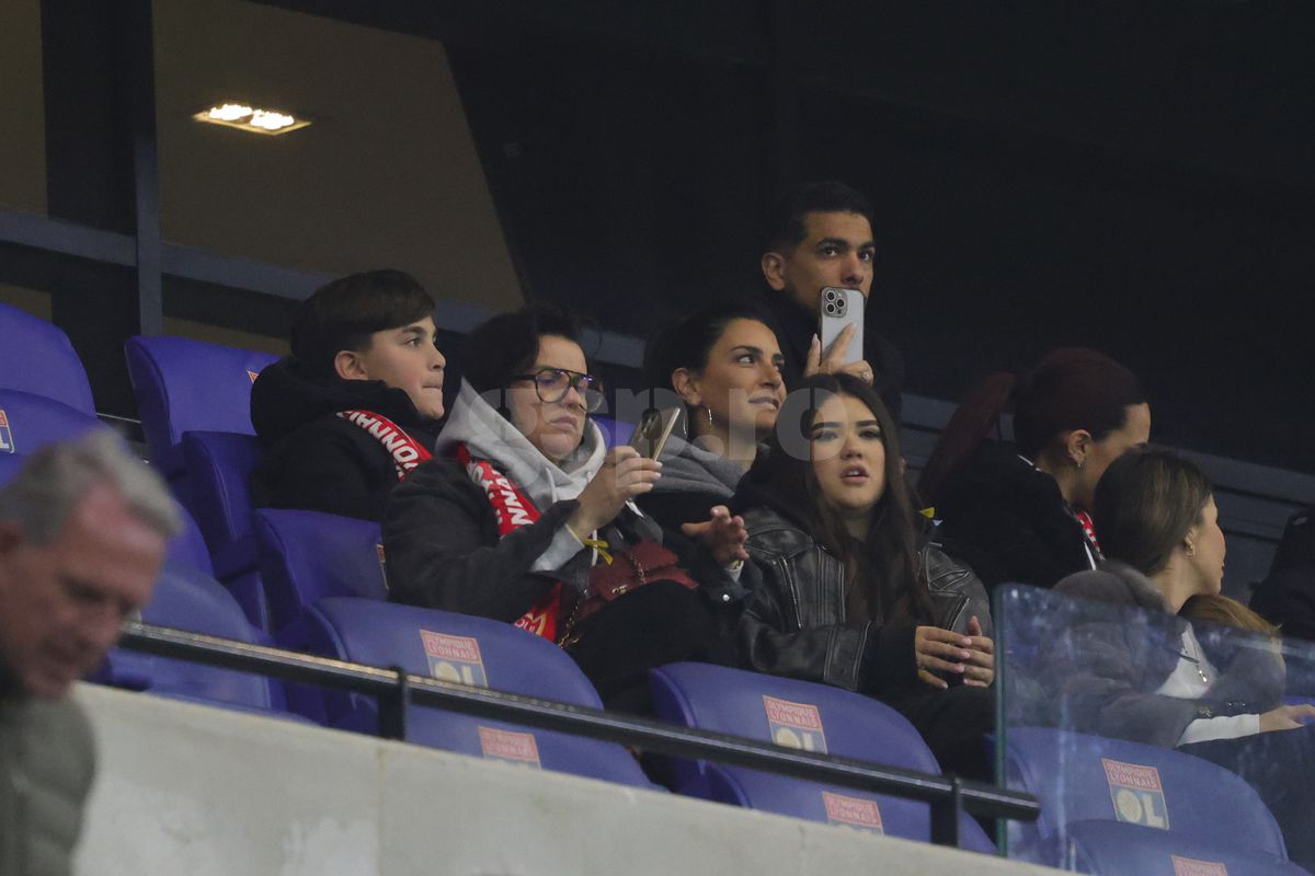 Fiica-fotomodel a lui Elias Charalambous a atras atenția în tribune la Lyon - FCSB