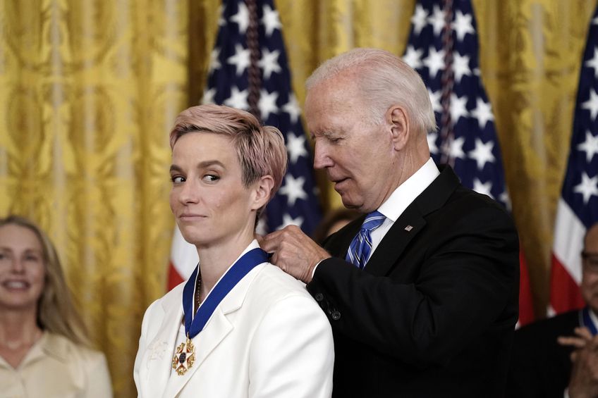 Megan Rapinoe și Joe Biden/ Foto: Imago