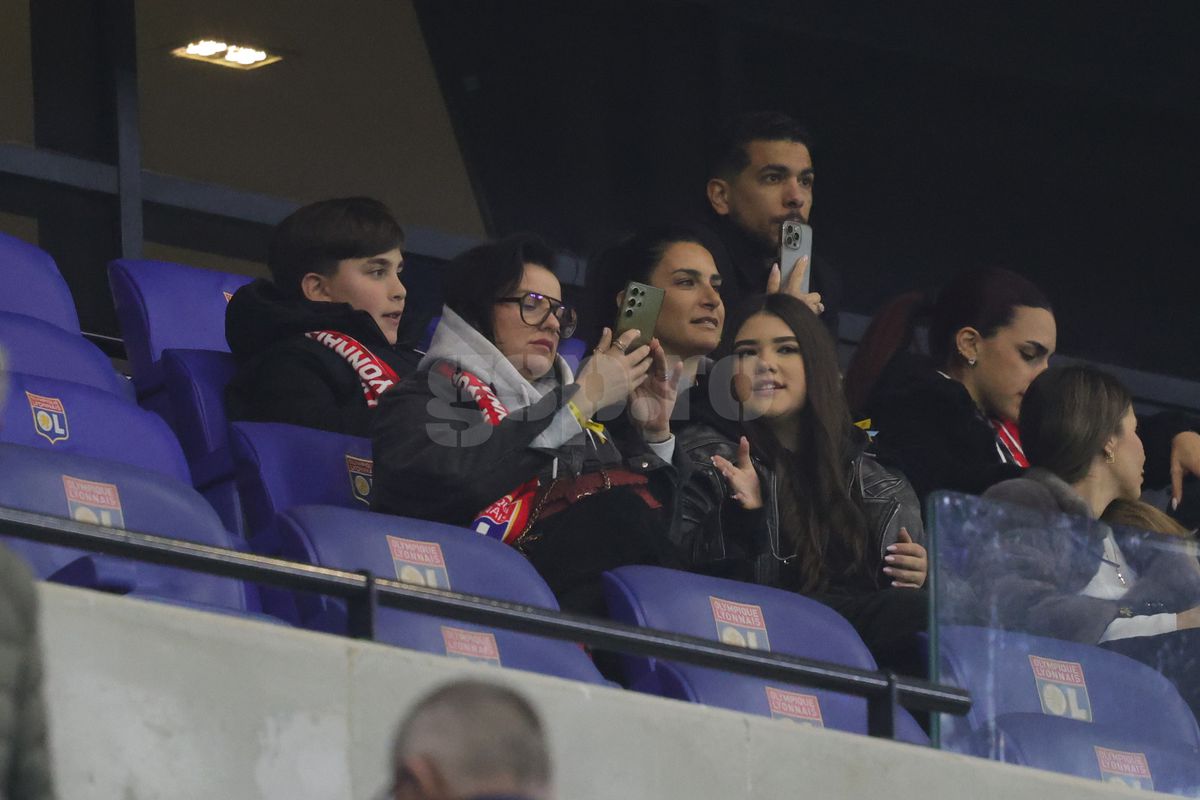 Fiica-fotomodel a lui Elias Charalambous a atras atenția în tribune la Lyon - FCSB