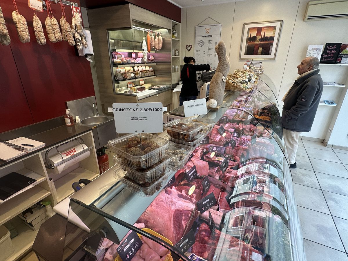 „E o libertate aparte aici, dar suntem cu gândul și la România” » La doi pași de Lyon, doi români și-au deschis afacerea care i-a dat gata pe francezi: „În perioadele bune, vindem și 100 kg. pe săptămână”