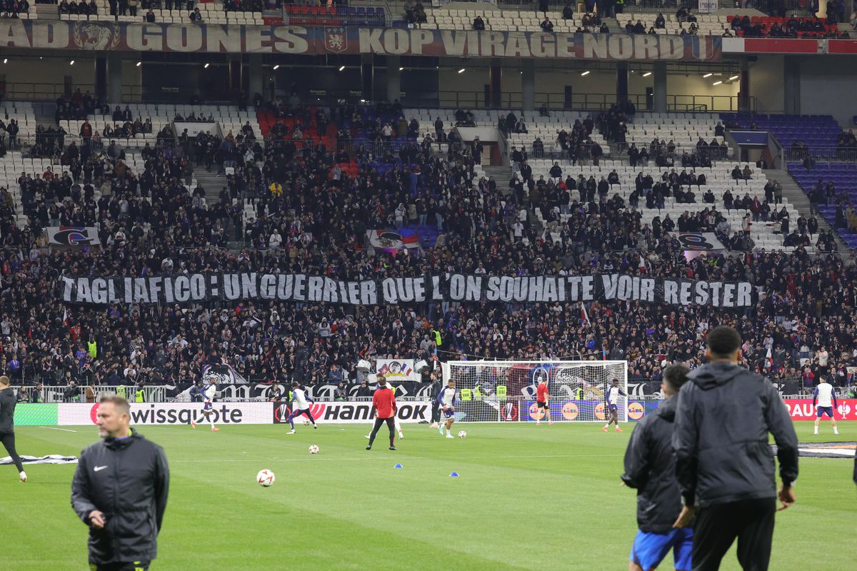 La unison! Cum au reacționat fotbaliștii campioanei FCSB când au pășit pe „Groupama Stadium”