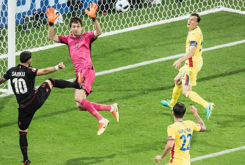 Vlad Chiricheș, în meciul România - Albania // FOTO: Imago