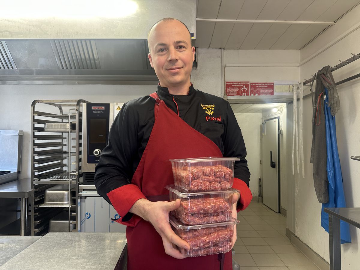 „E o libertate aparte aici, dar suntem cu gândul și la România” » La doi pași de Lyon, doi români și-au deschis afacerea care i-a dat gata pe francezi: „În perioadele bune, vindem și 100 kg. pe săptămână”