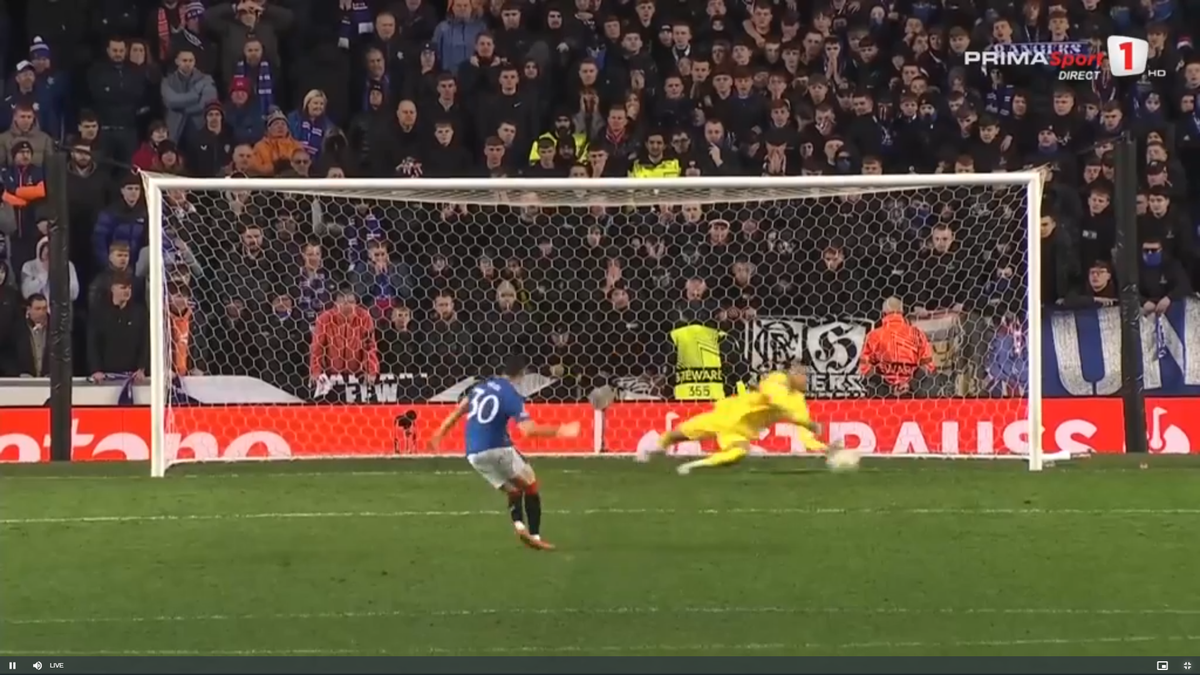 Corigent! Ianis Hagi, note de 3, 4 și 5 în presa internațională după penalty-ul ratat în Rangers - Fenerbahce