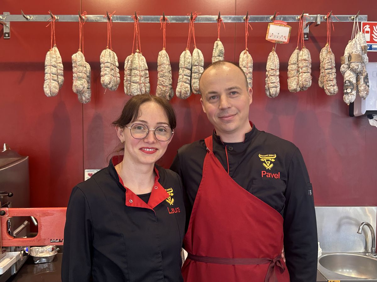 „E o libertate aparte aici, dar suntem cu gândul și la România” » La doi pași de Lyon, doi români și-au deschis afacerea care i-a dat gata pe francezi: „În perioadele bune, vindem și 100 kg. pe săptămână”