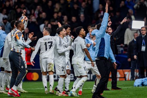 Rodrygo și coechipierii celebrează calificarea Realului în „sferturi” / Foto: Imago