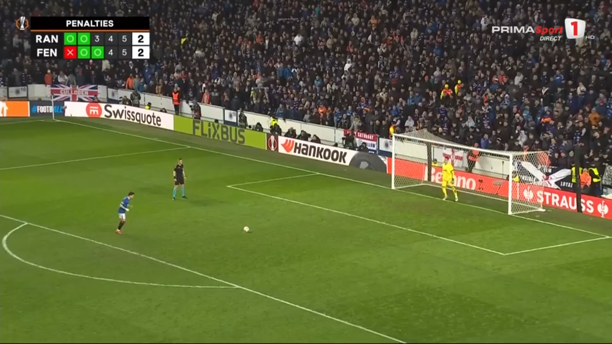 Corigent! Ianis Hagi, note de 3, 4 și 5 în presa internațională după penalty-ul ratat în Rangers - Fenerbahce