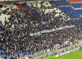 Ce „bătălii” poartă fanii lui Lyon » Mesajul afișat în peluză la meciul cu FCSB
