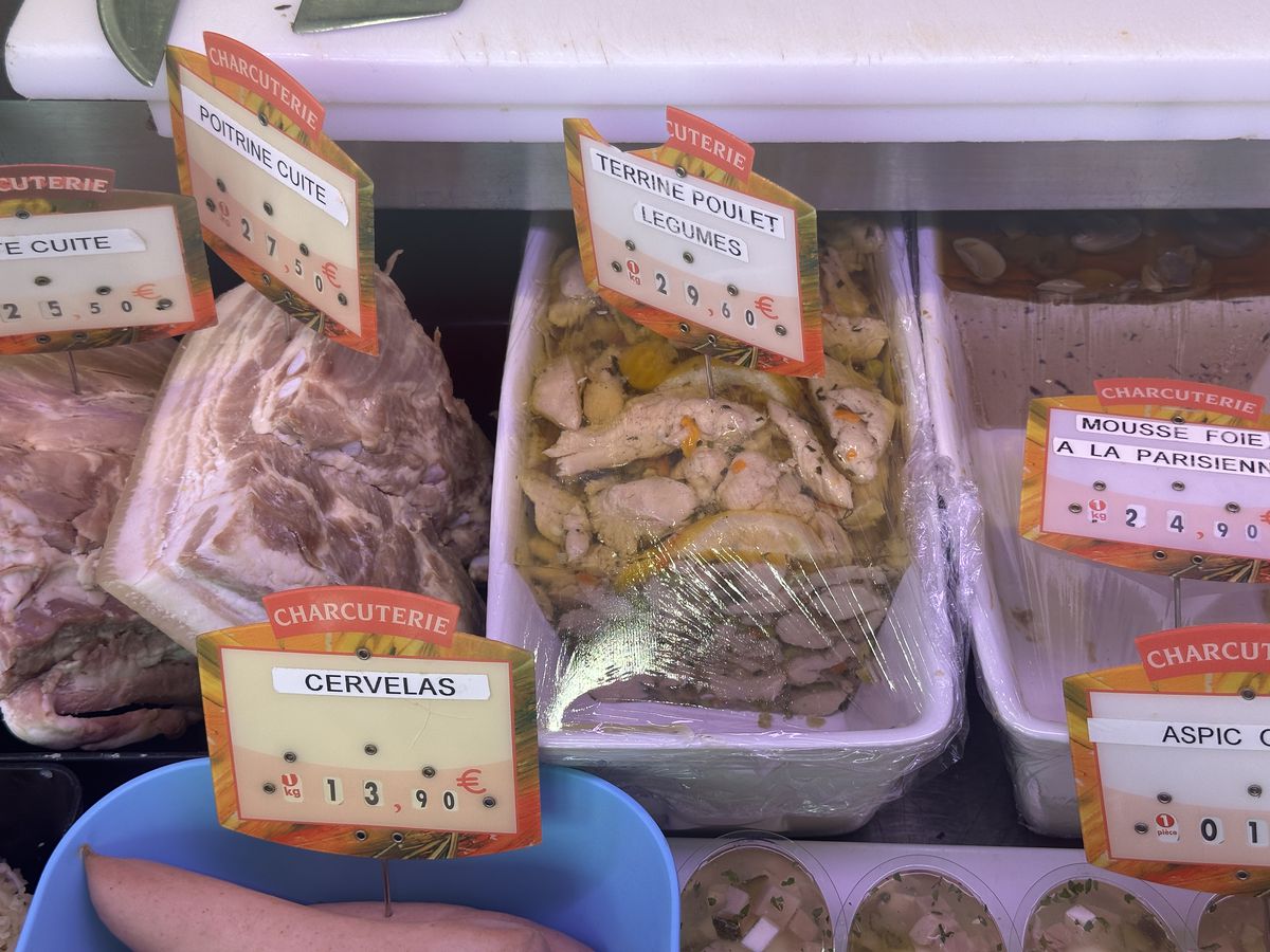 „E o libertate aparte aici, dar suntem cu gândul și la România” » La doi pași de Lyon, doi români și-au deschis afacerea care i-a dat gata pe francezi: „În perioadele bune, vindem și 100 kg. pe săptămână”