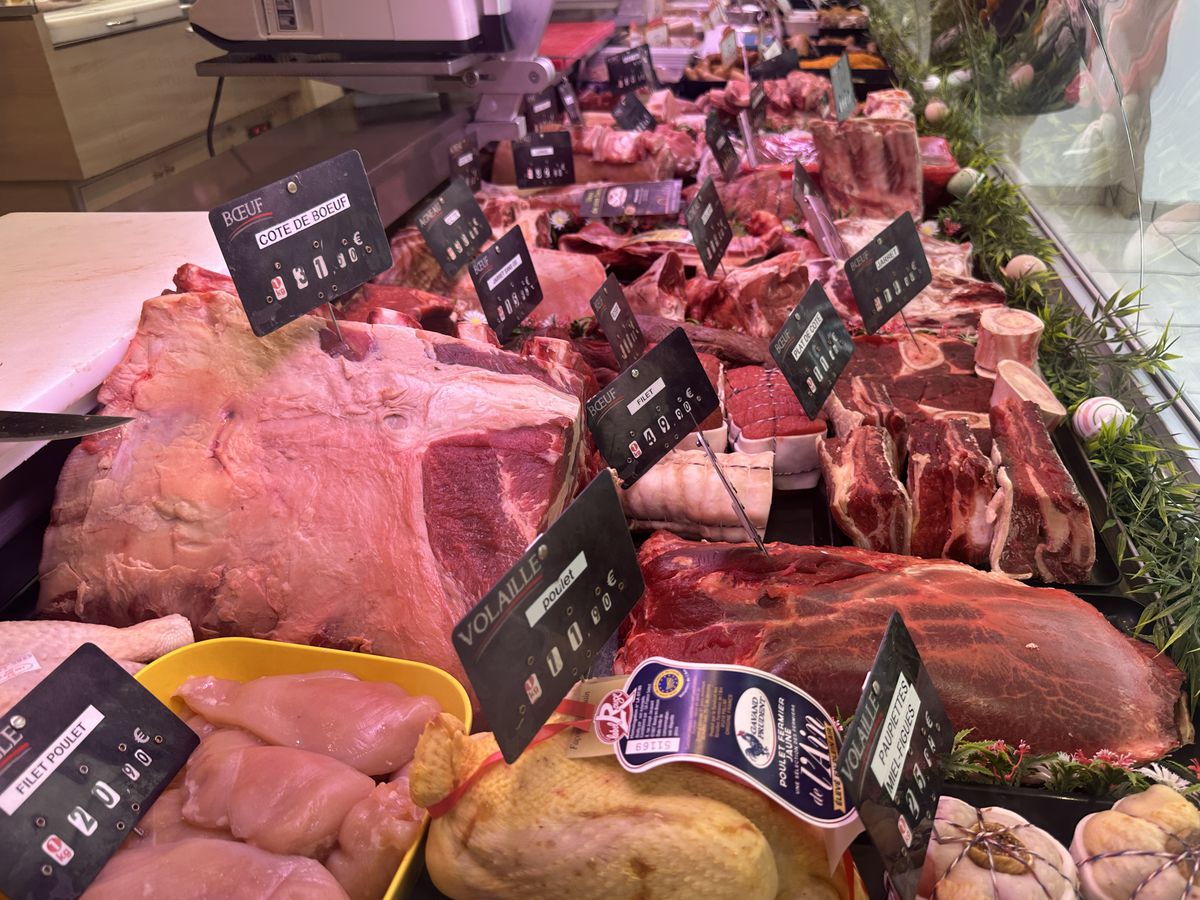 „E o libertate aparte aici, dar suntem cu gândul și la România” » La doi pași de Lyon, doi români și-au deschis afacerea care i-a dat gata pe francezi: „În perioadele bune, vindem și 100 kg. pe săptămână”