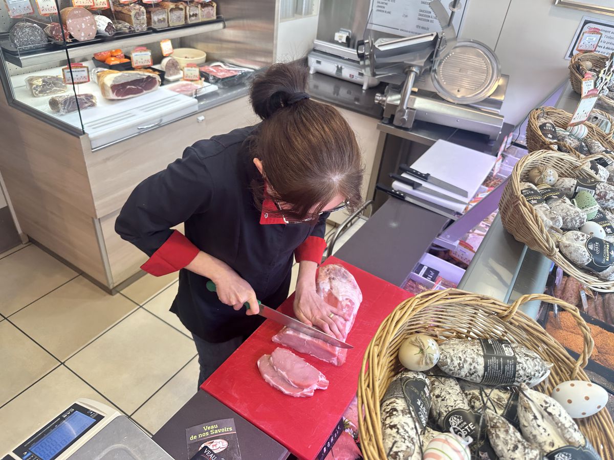 „E o libertate aparte aici, dar suntem cu gândul și la România” » La doi pași de Lyon, doi români și-au deschis afacerea care i-a dat gata pe francezi: „În perioadele bune, vindem și 100 kg. pe săptămână”