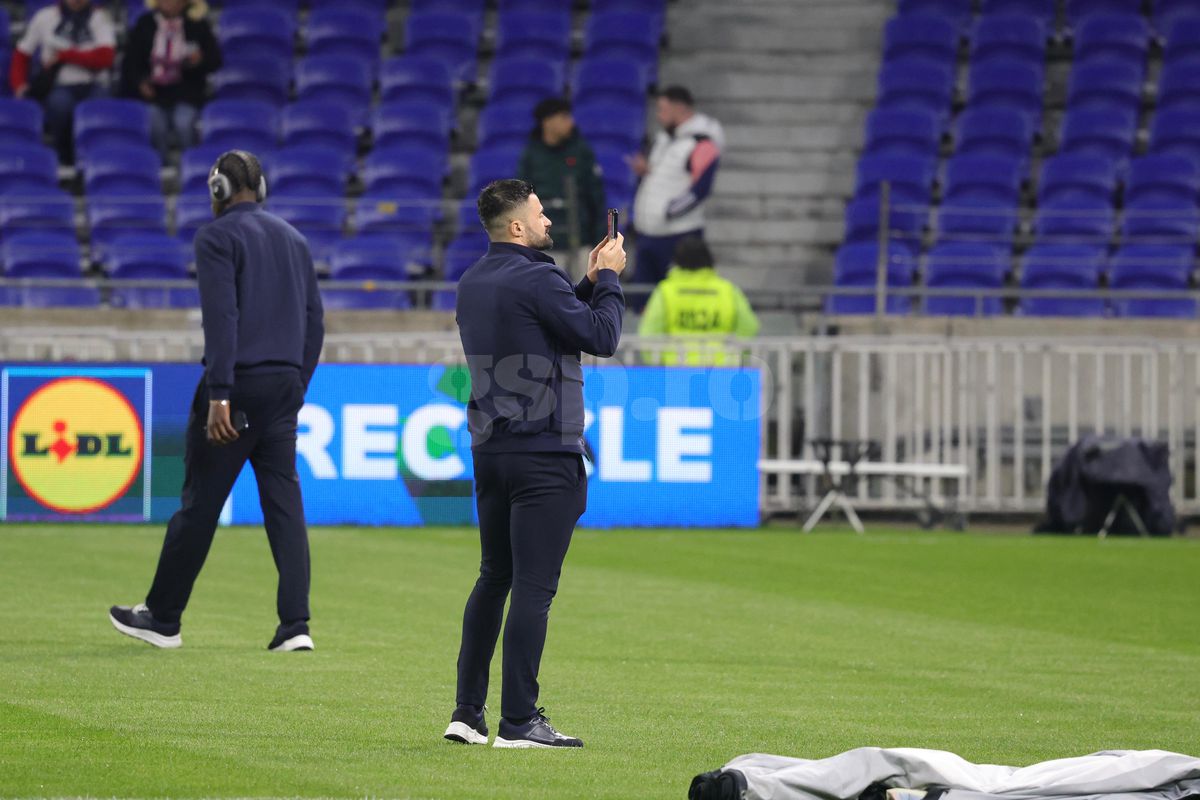 La unison! Cum au reacționat fotbaliștii campioanei FCSB când au pășit pe „Groupama Stadium”