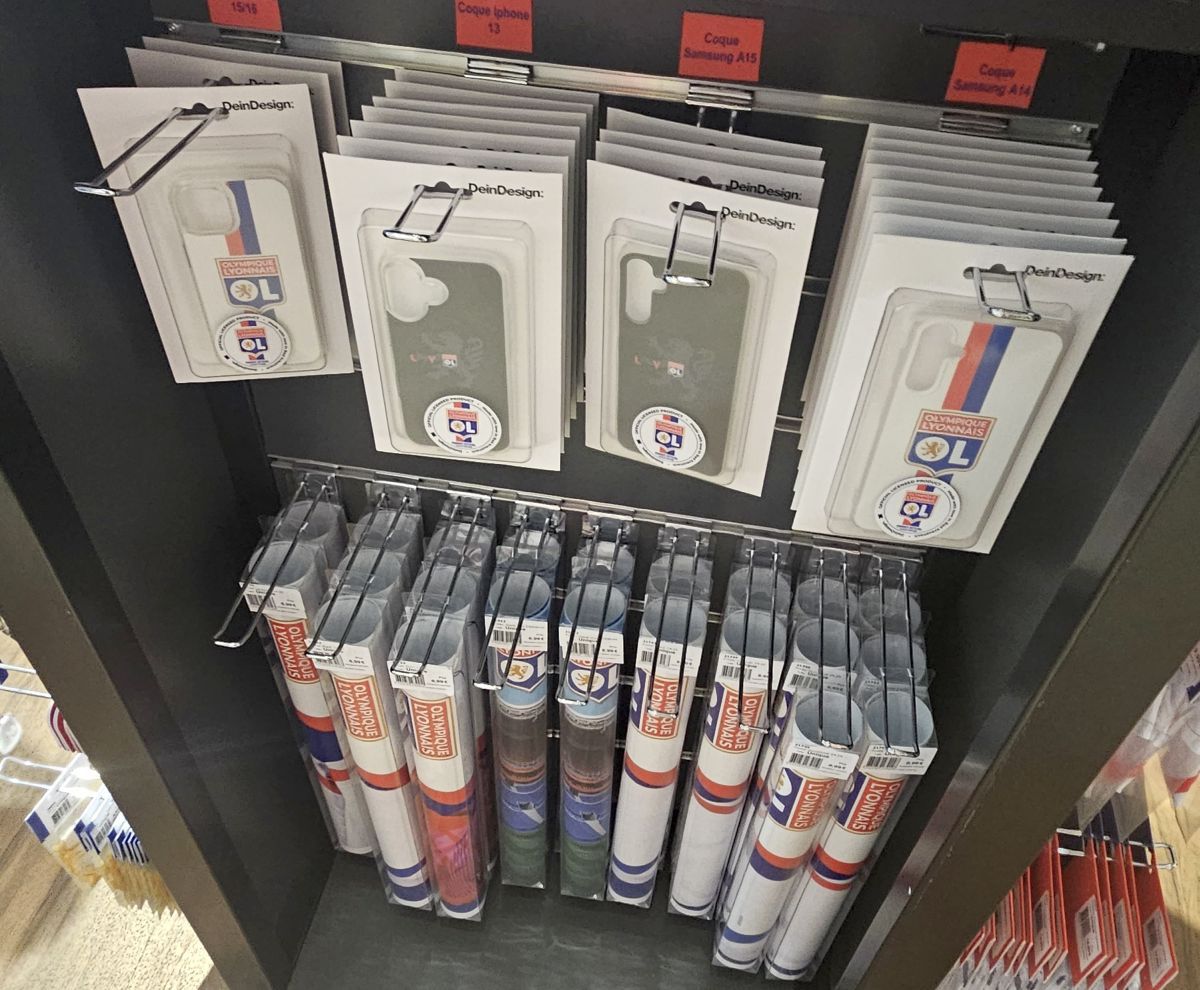 Poftiți în universul lui Olympique Lyon: incursiune din scoarță în scoarță în magazinul oficial al francezilor