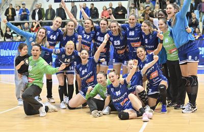 Arbitrii au deraiat Rapidul la Craiova! Costi Prună scrie cronica unui meci cu final controversat din „Liga Florilor”