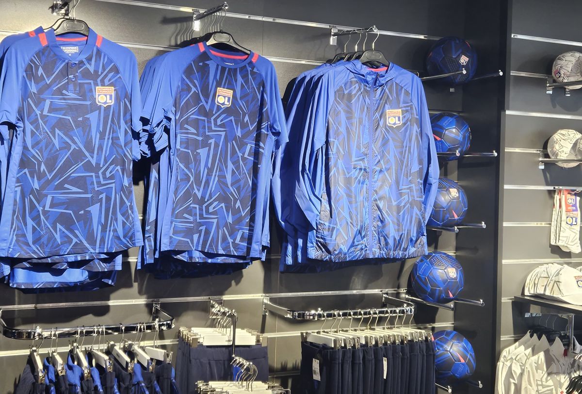 Poftiți în universul lui Olympique Lyon: incursiune din scoarță în scoarță în magazinul oficial al francezilor