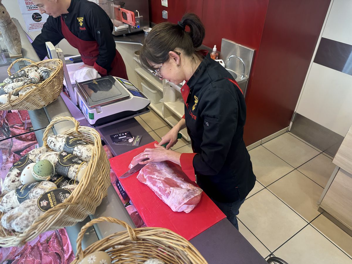 „E o libertate aparte aici, dar suntem cu gândul și la România” » La doi pași de Lyon, doi români și-au deschis afacerea care i-a dat gata pe francezi: „În perioadele bune, vindem și 100 kg. pe săptămână”