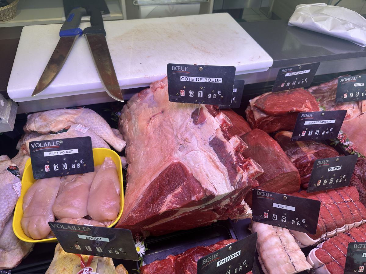 „E o libertate aparte aici, dar suntem cu gândul și la România” » La doi pași de Lyon, doi români și-au deschis afacerea care i-a dat gata pe francezi: „În perioadele bune, vindem și 100 kg. pe săptămână”