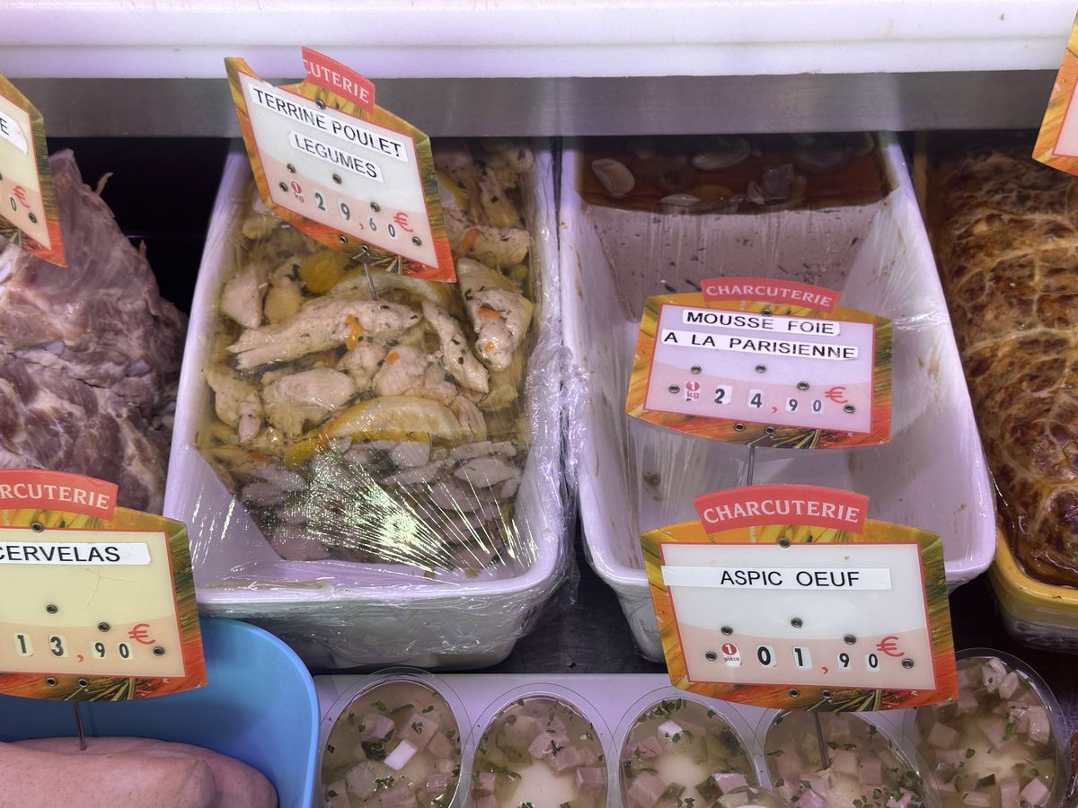 „E o libertate aparte aici, dar suntem cu gândul și la România” » La doi pași de Lyon, doi români și-au deschis afacerea care i-a dat gata pe francezi: „În perioadele bune, vindem și 100 kg. pe săptămână”