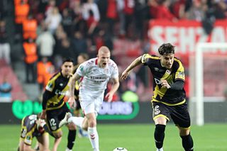 Noile calcule după turul „optimilor” » Șansele românilor pentru a câștiga Europa League și Conference League