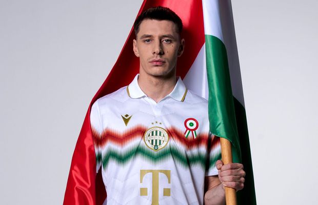 Jucătorul echipei naționale a României, poză cu steagul Ungariei în mână